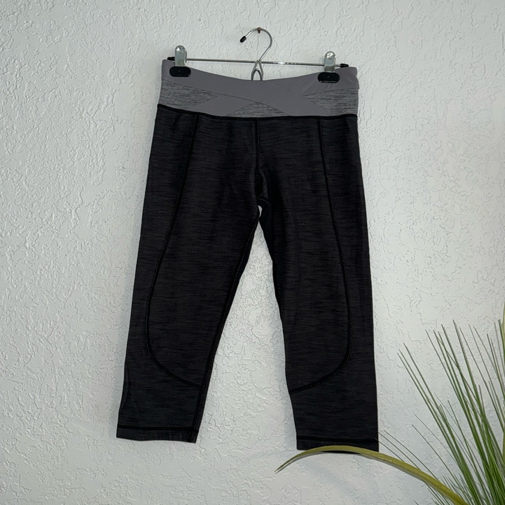 Lululemon grey cropped pants